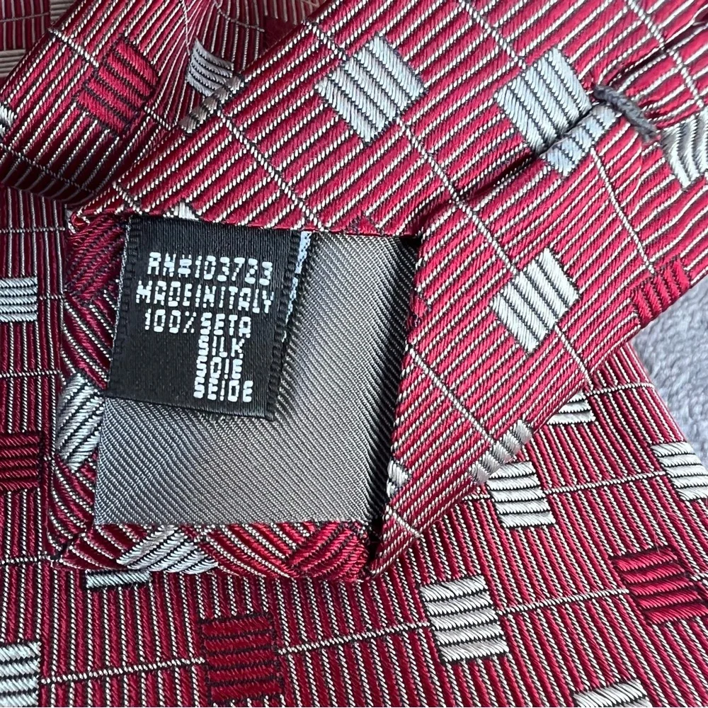 Giorgio Armani Red Silver 100% Silk Tie Made In Italy Celeste Pattern Textured